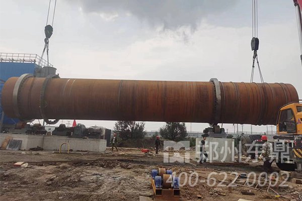 山西大同煤泥烘干機設(shè)備吊車安裝現(xiàn)場